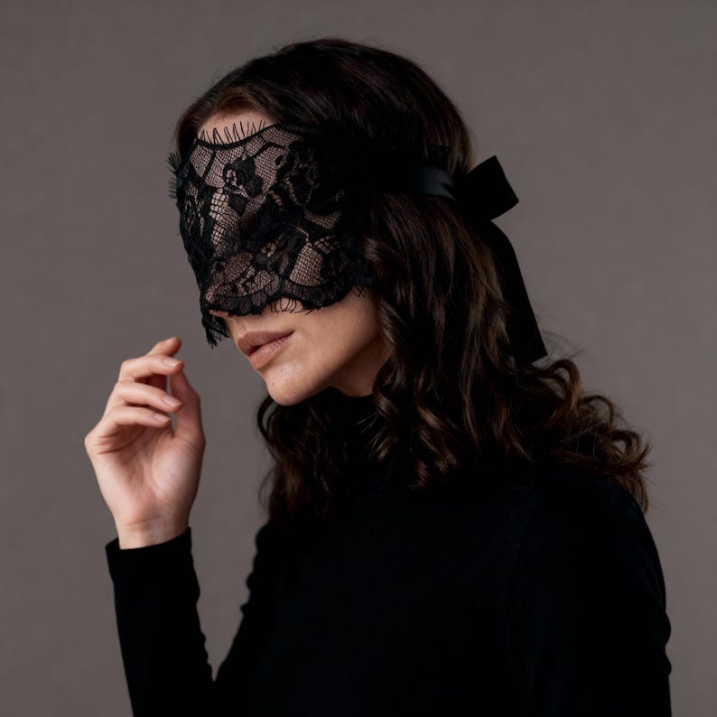 Black Lace Mask 49
